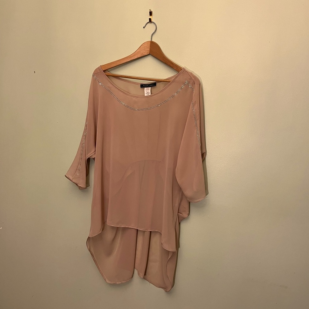 Touch me women top size LARGE front length 25 1/2 inches back length 33 inches.